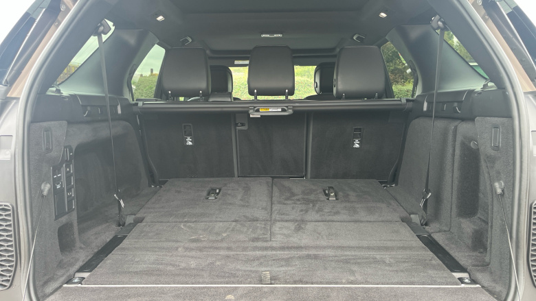 Land Rover Discovery 3.0 D300 R-Dynamic SE 5dr Auto Diesel Station Wagon